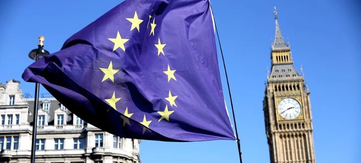 Brexit: Η ΕΕ θα προτείνει συμβιβασμό για τα τελωνεία και τα σύνορα